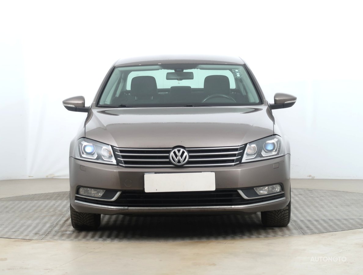 Volkswagen Passat, 2011 - pohled č. 2