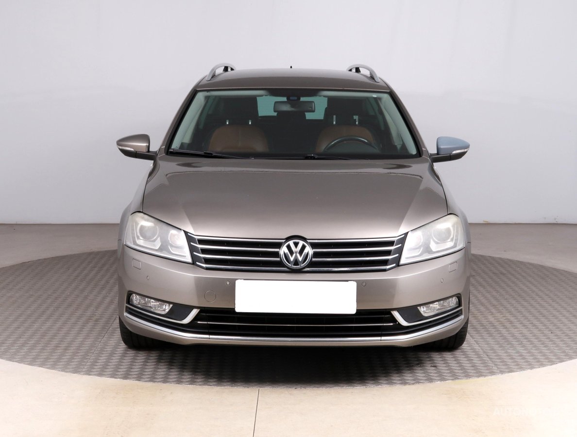 Volkswagen Passat, 2011 - pohled č. 2
