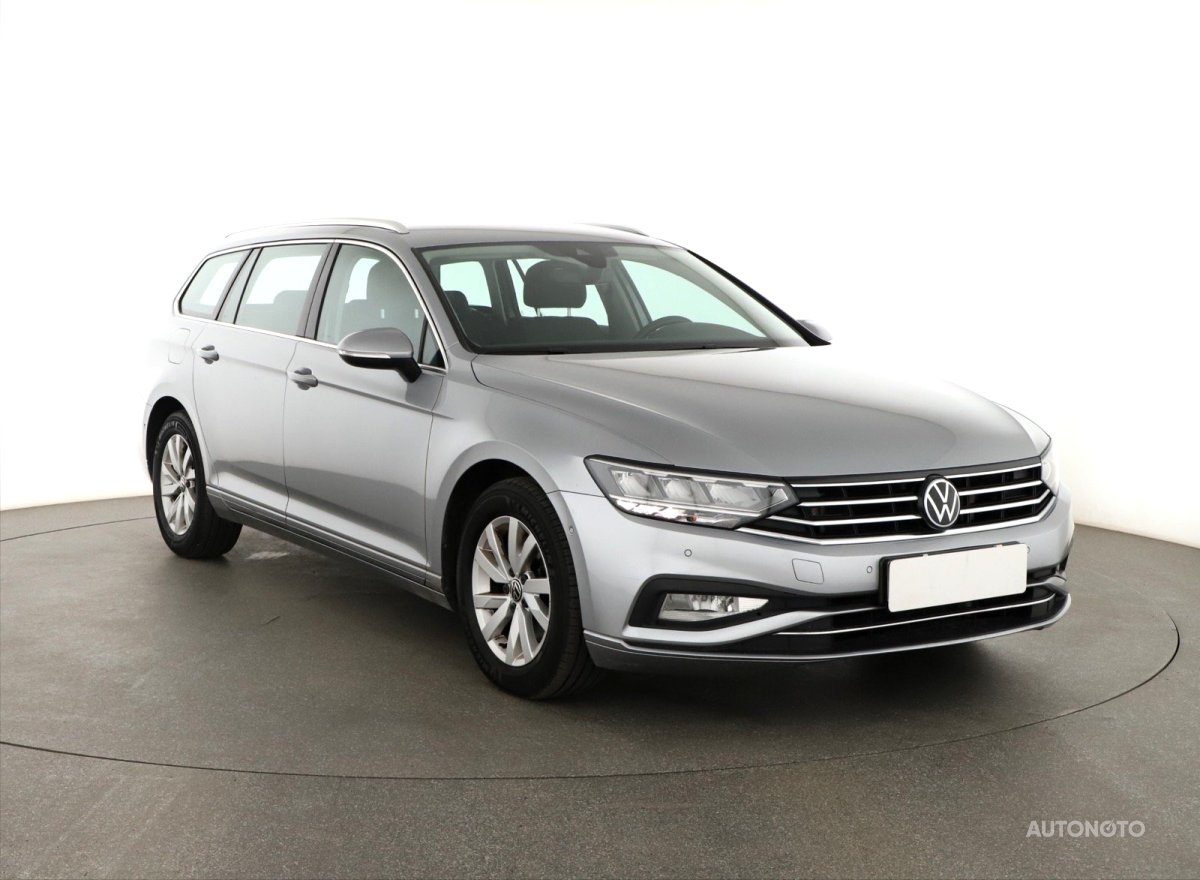 Volkswagen Passat, 2022 - celkový pohled