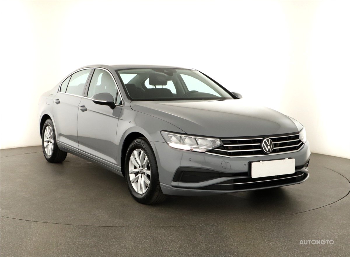 Volkswagen Passat, 2022 - celkový pohled