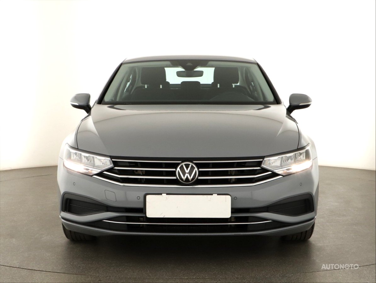 Volkswagen Passat, 2022 - pohled č. 2