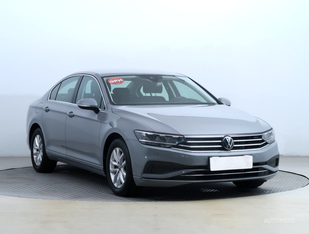 Volkswagen Passat, 2022 - celkový pohled