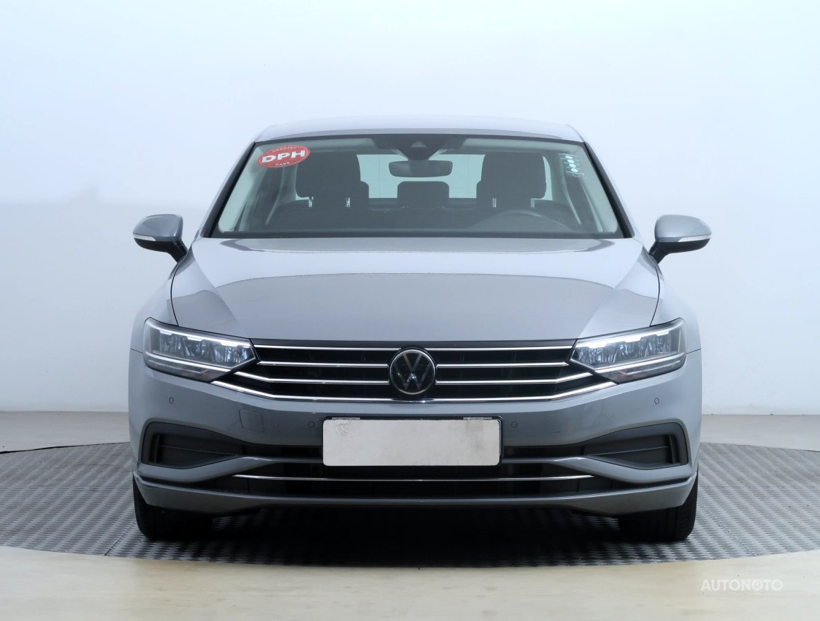 Volkswagen Passat, 2022 - pohled č. 2