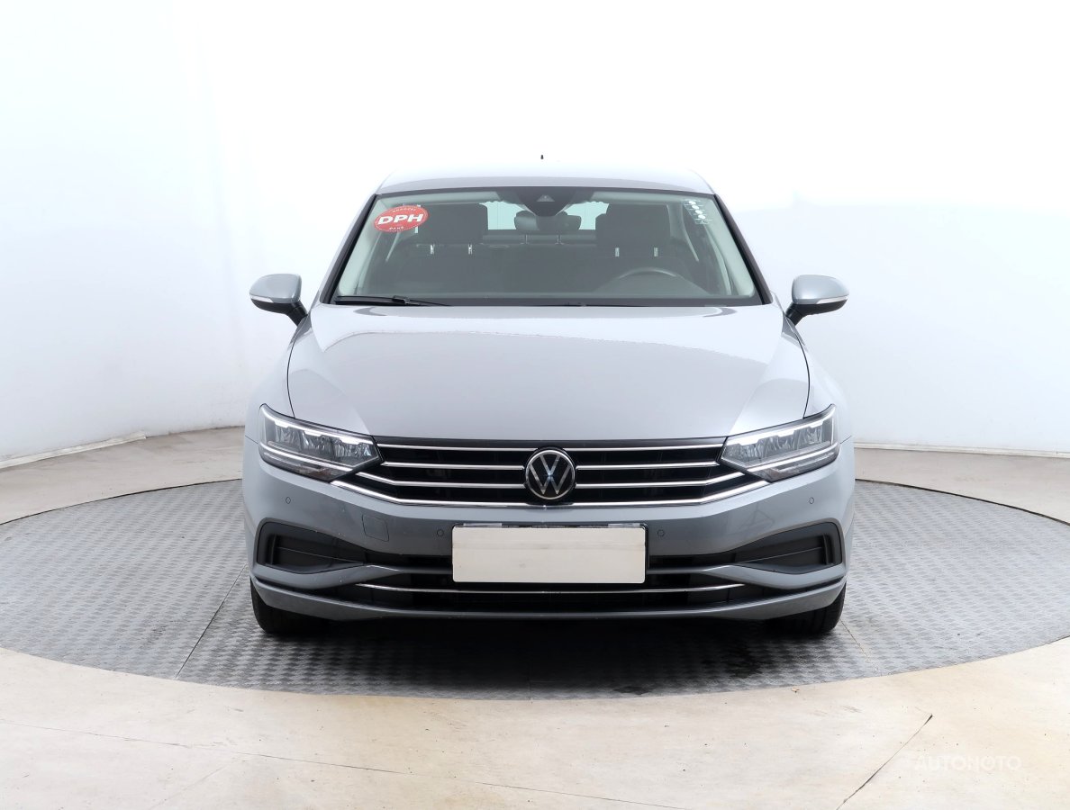 Volkswagen Passat, 2022 - pohled č. 2