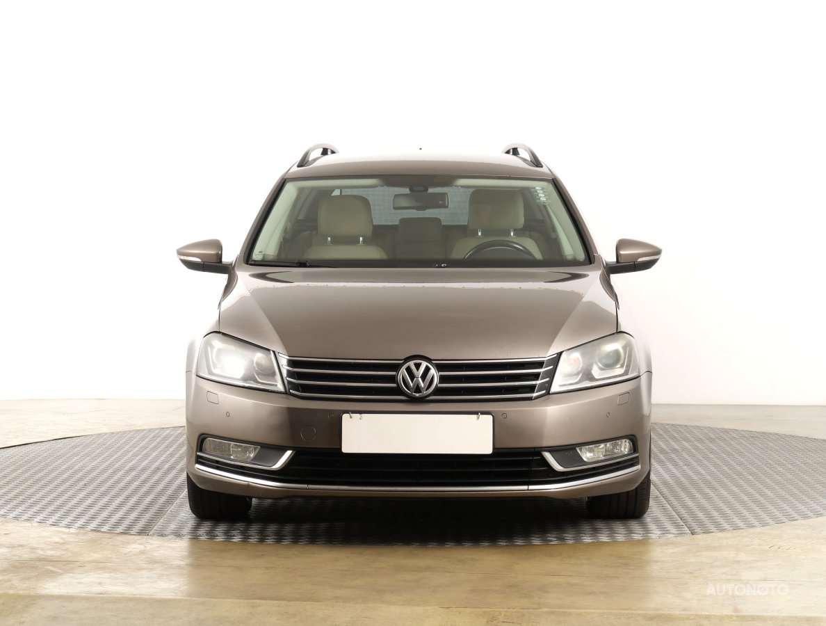 Volkswagen Passat, 2011 - pohled č. 2