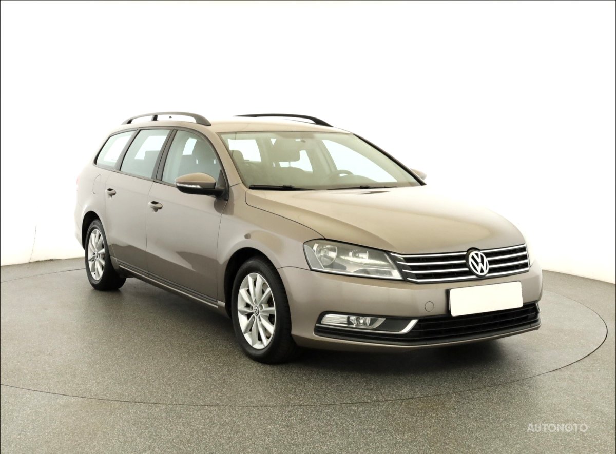 Volkswagen Passat, 2011 - celkový pohled