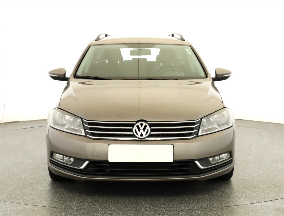 Volkswagen Passat, 2011 - pohled č. 2