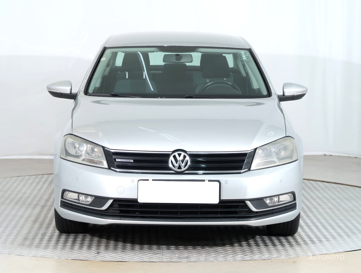 Volkswagen Passat, 2011 - pohled č. 2