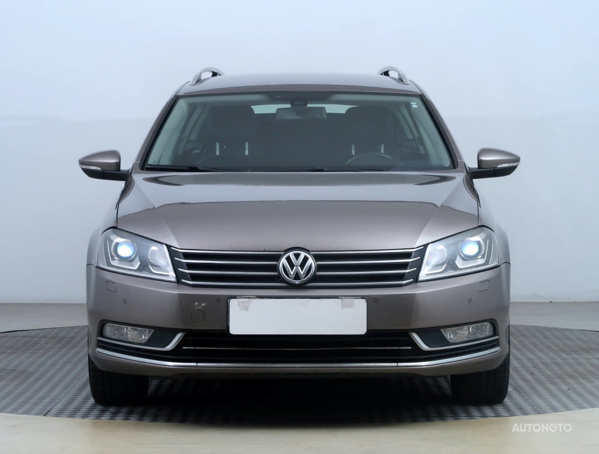 Volkswagen Passat, 2011 - pohled č. 2