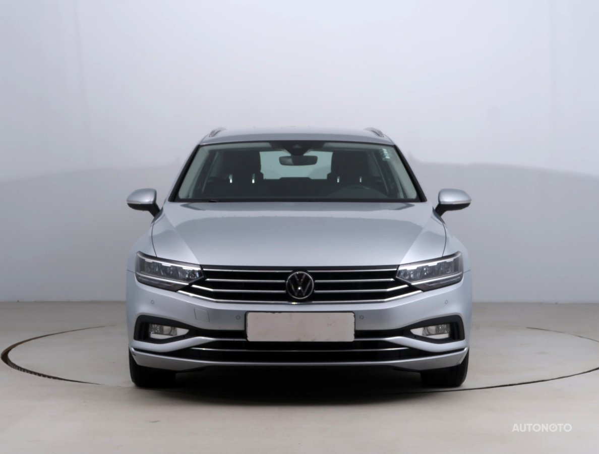 Volkswagen Passat, 2022 - pohled č. 2