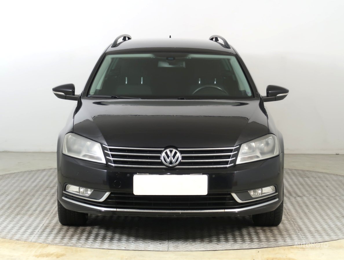 Volkswagen Passat, 2011 - pohled č. 2
