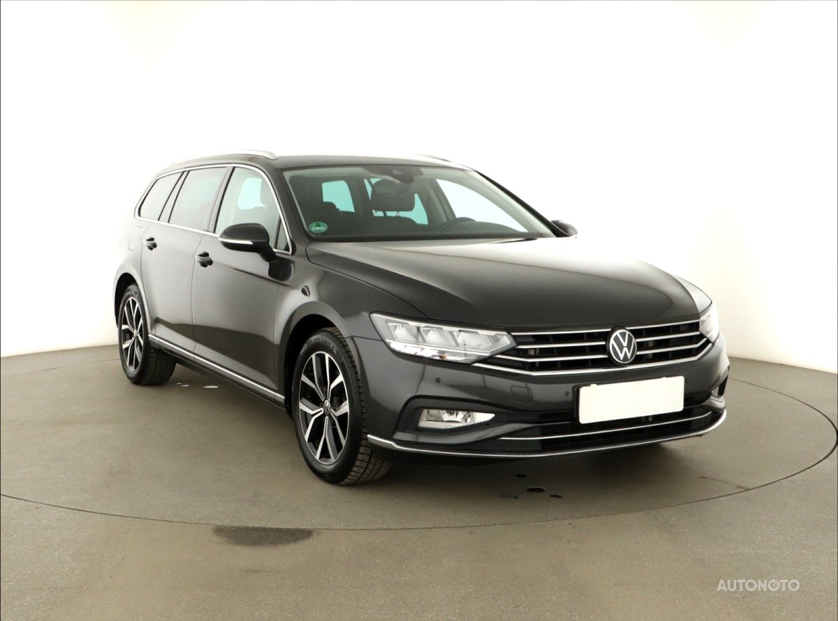 Volkswagen Passat, 2022 - celkový pohled