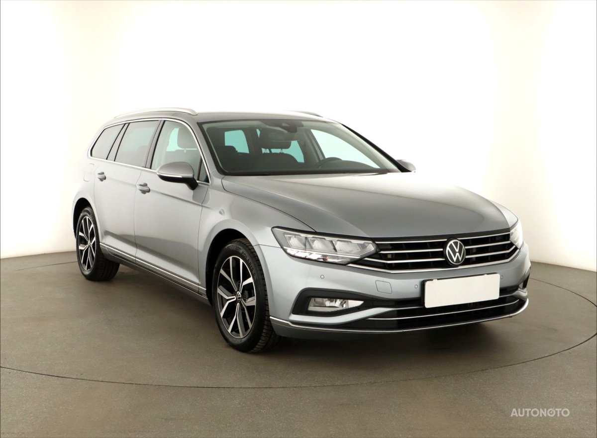 Volkswagen Passat, 2022 - celkový pohled