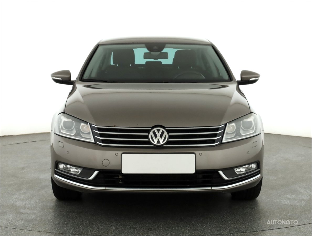 Volkswagen Passat, 2011 - pohled č. 2