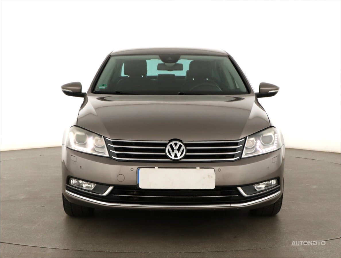 Volkswagen Passat, 2011 - pohled č. 2