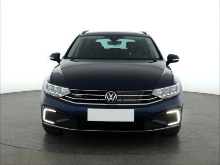 Volkswagen Passat, 2021 - pohled č. 2