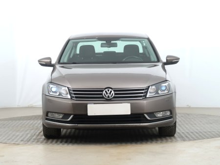 Volkswagen Passat, 2011 - pohled č. 2