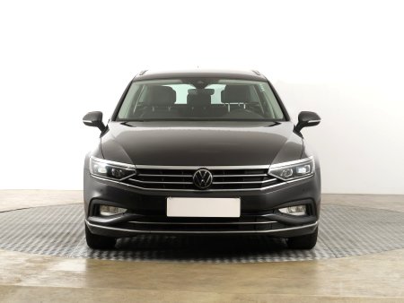 Volkswagen Passat, 2022 - pohled č. 2