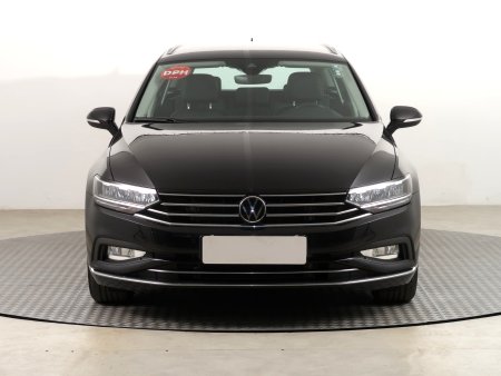Volkswagen Passat, 2022 - pohled č. 2