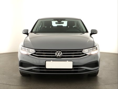 Volkswagen Passat, 2022 - pohled č. 2