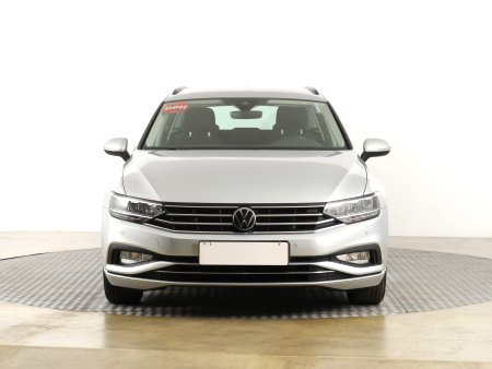 Volkswagen Passat, 2022 - pohled č. 2