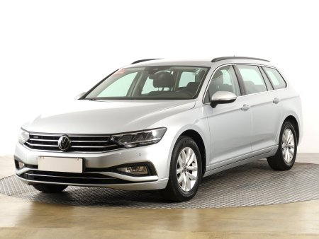 Volkswagen Passat, 2022 - pohled č. 3