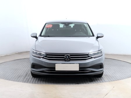 Volkswagen Passat, 2022 - pohled č. 2