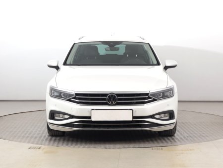 Volkswagen Passat, 2021 - pohled č. 2