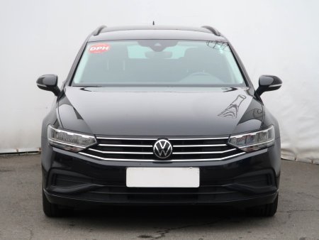 Volkswagen Passat, 2022 - pohled č. 2