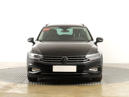 Volkswagen Passat, 2022 - pohled č. 2