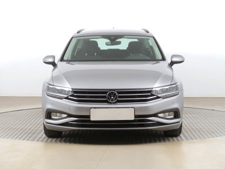 Volkswagen Passat, 2022 - pohled č. 2