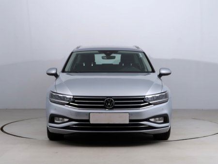 Volkswagen Passat, 2022 - pohled č. 2