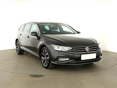 Volkswagen Passat, 2022
