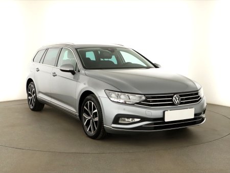 Volkswagen Passat, 2022