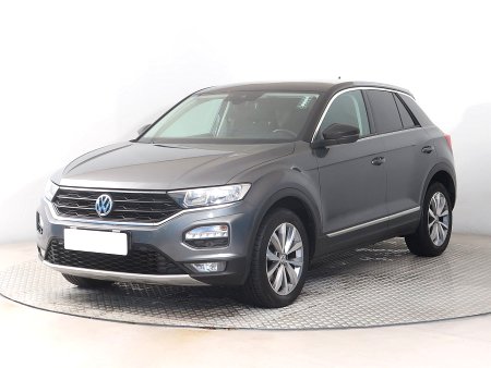 Volkswagen T-Roc, 2018 - pohled č. 3