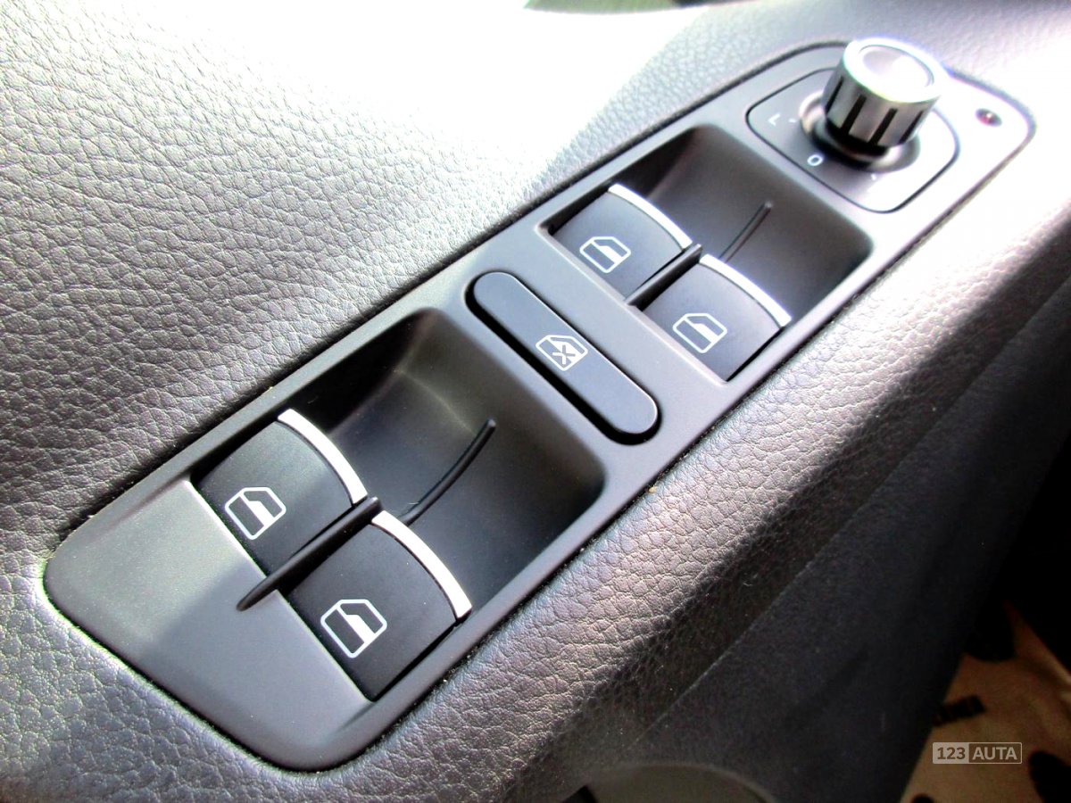 Volkswagen Tiguan, 2012 - pohled č. 5