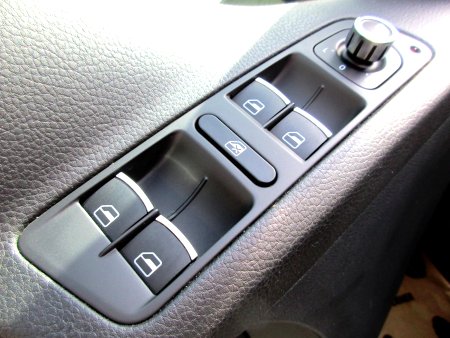 Volkswagen Tiguan, 2012 - pohled č. 5