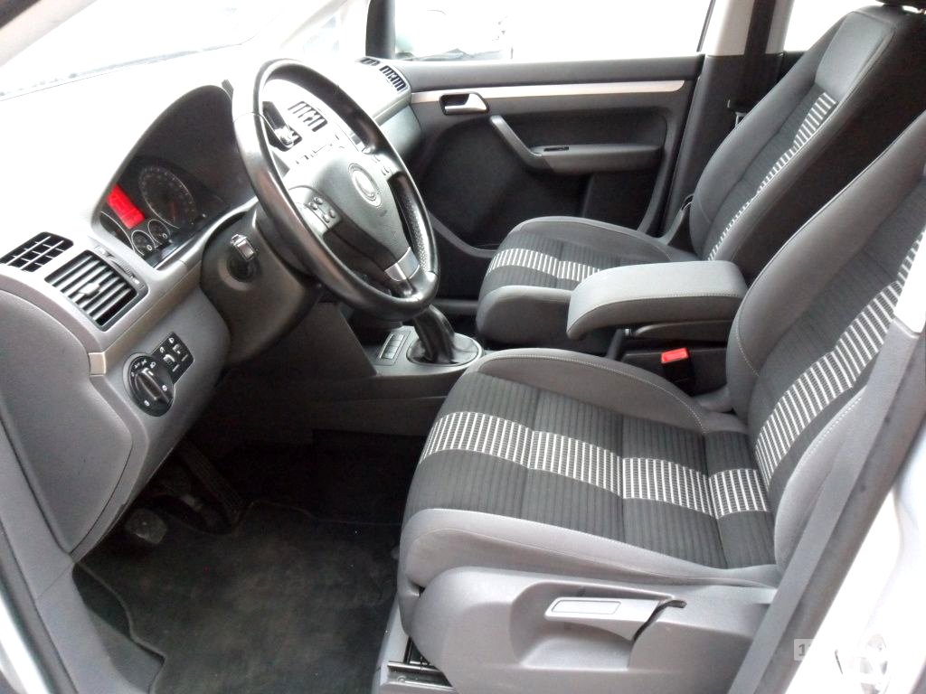 Volkswagen Touran, 2008 - pohled č. 9