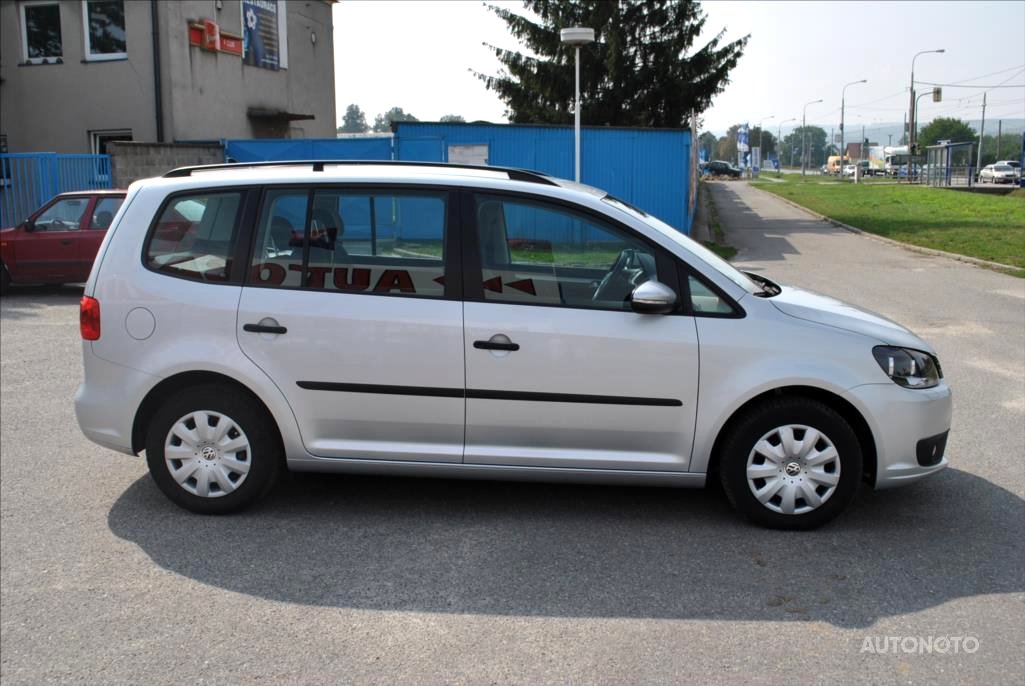 Volkswagen Touran, 2014 - pohled č. 4