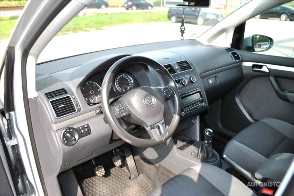 Volkswagen Touran, 2014 - pohled č. 9