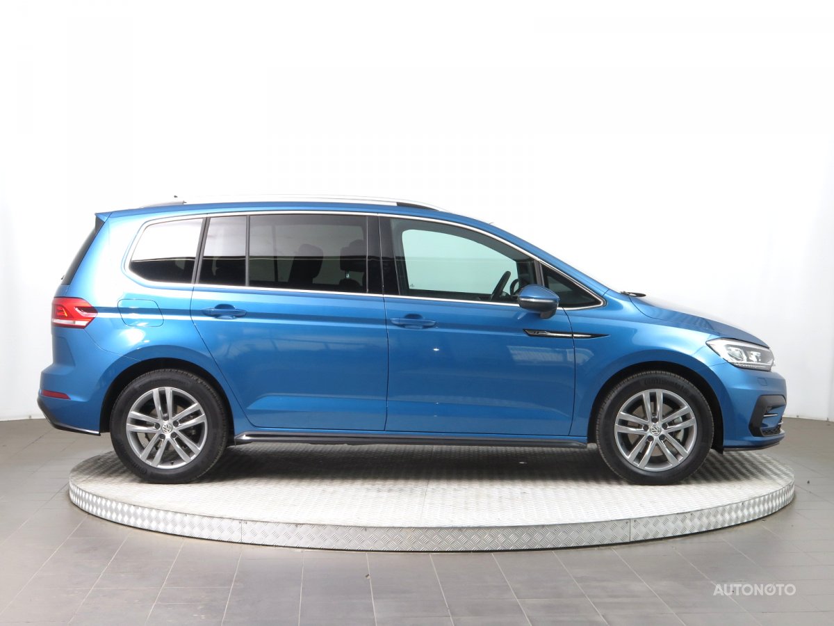 Volkswagen Touran, 2018 - pohled č. 8
