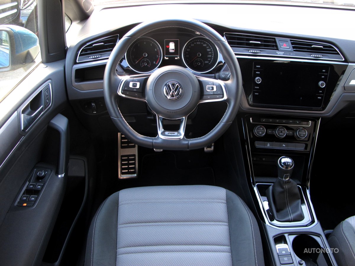 Volkswagen Touran, 2018 - pohled č. 9