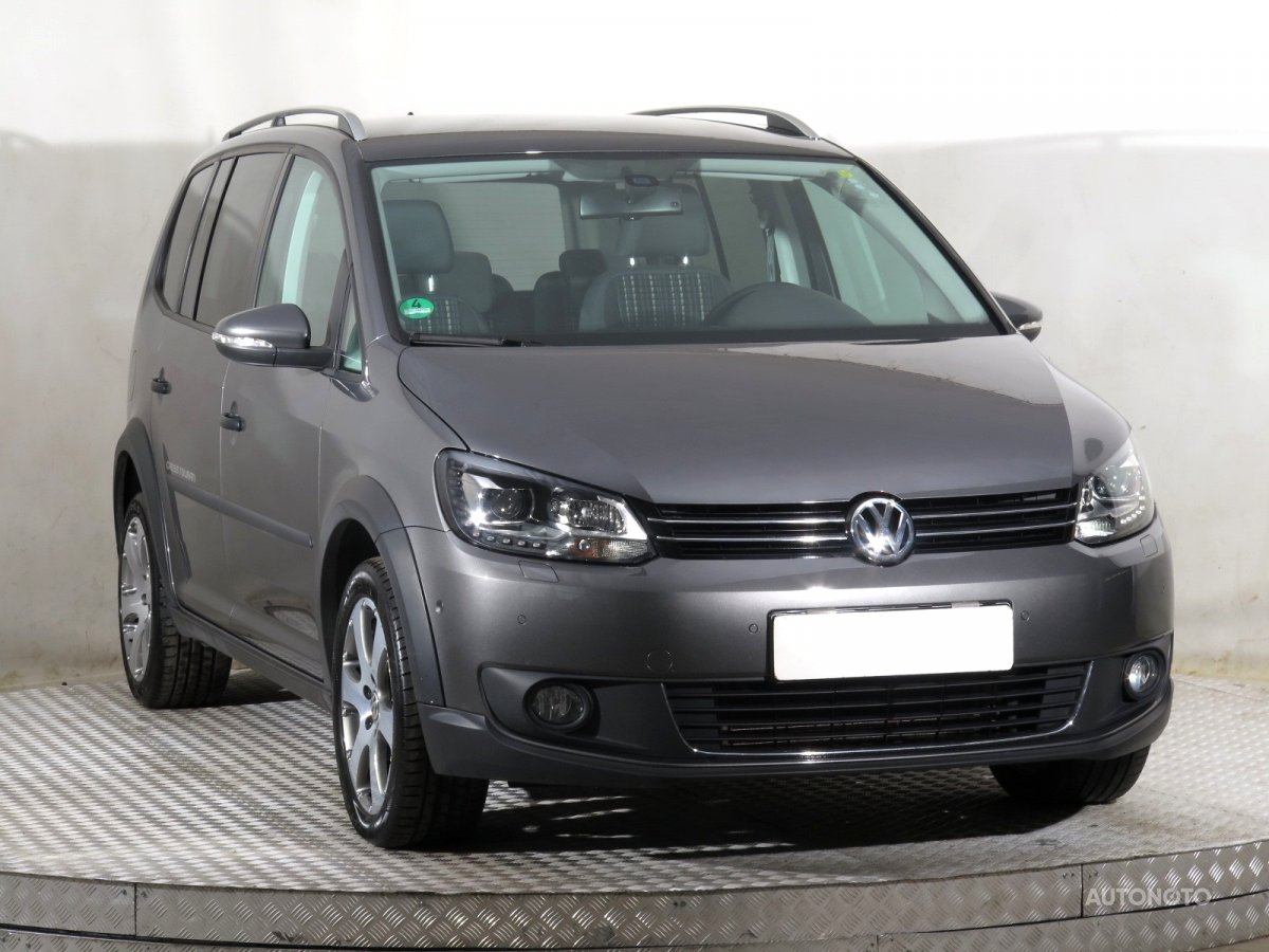Volkswagen Touran, 2012 - celkový pohled
