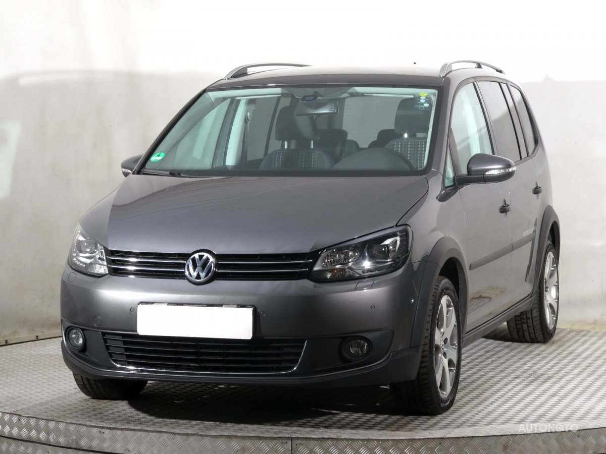 Volkswagen Touran, 2012 - pohled č. 3