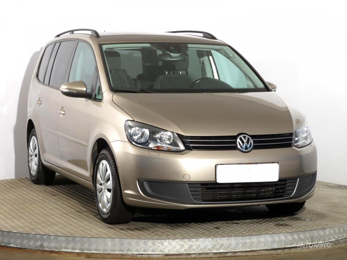 Volkswagen Touran, 2015 - celkový pohled