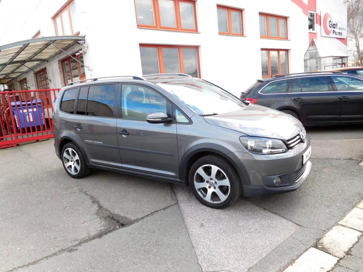 Volkswagen Touran, 2013 - pohled č. 3