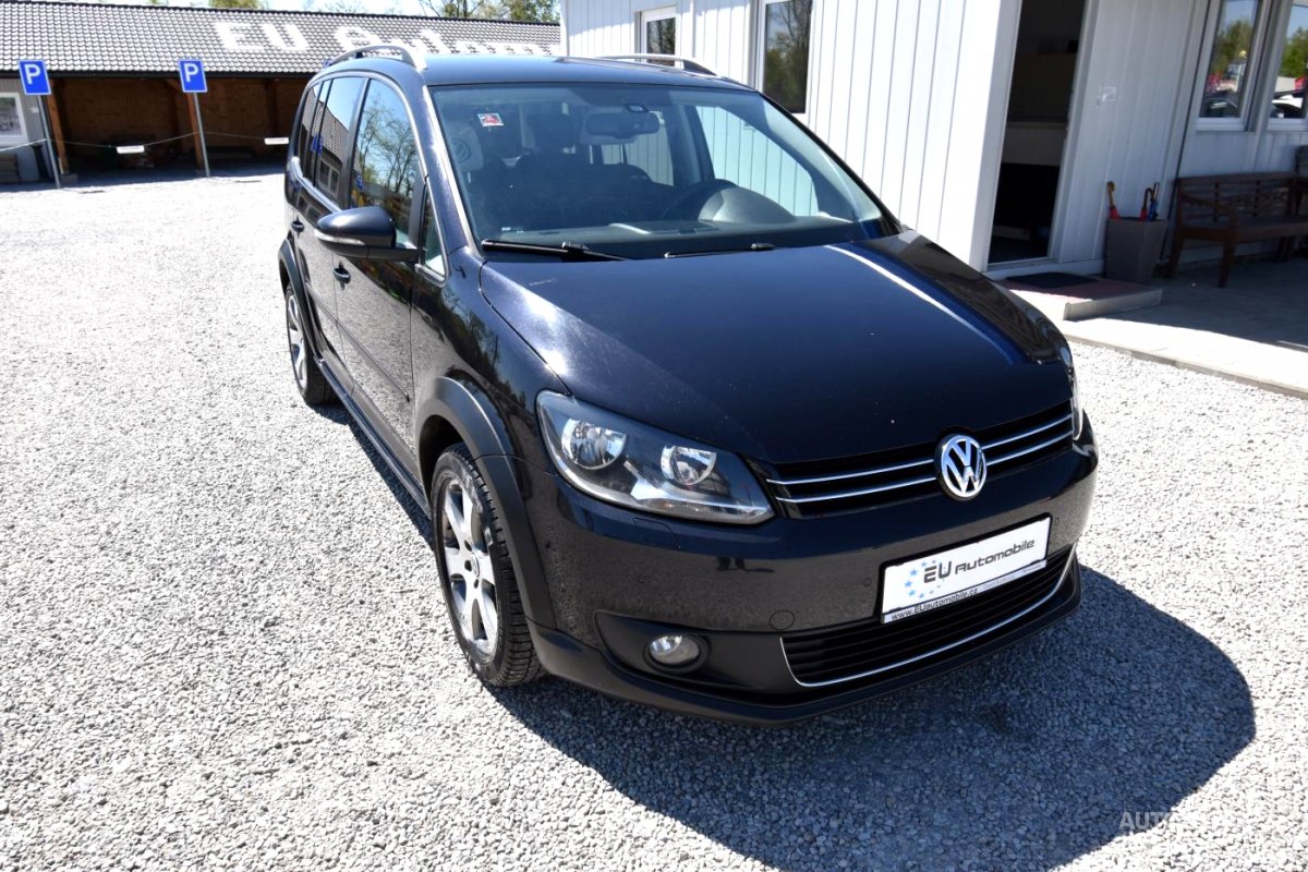 Volkswagen Touran, 2011 - pohled č. 2