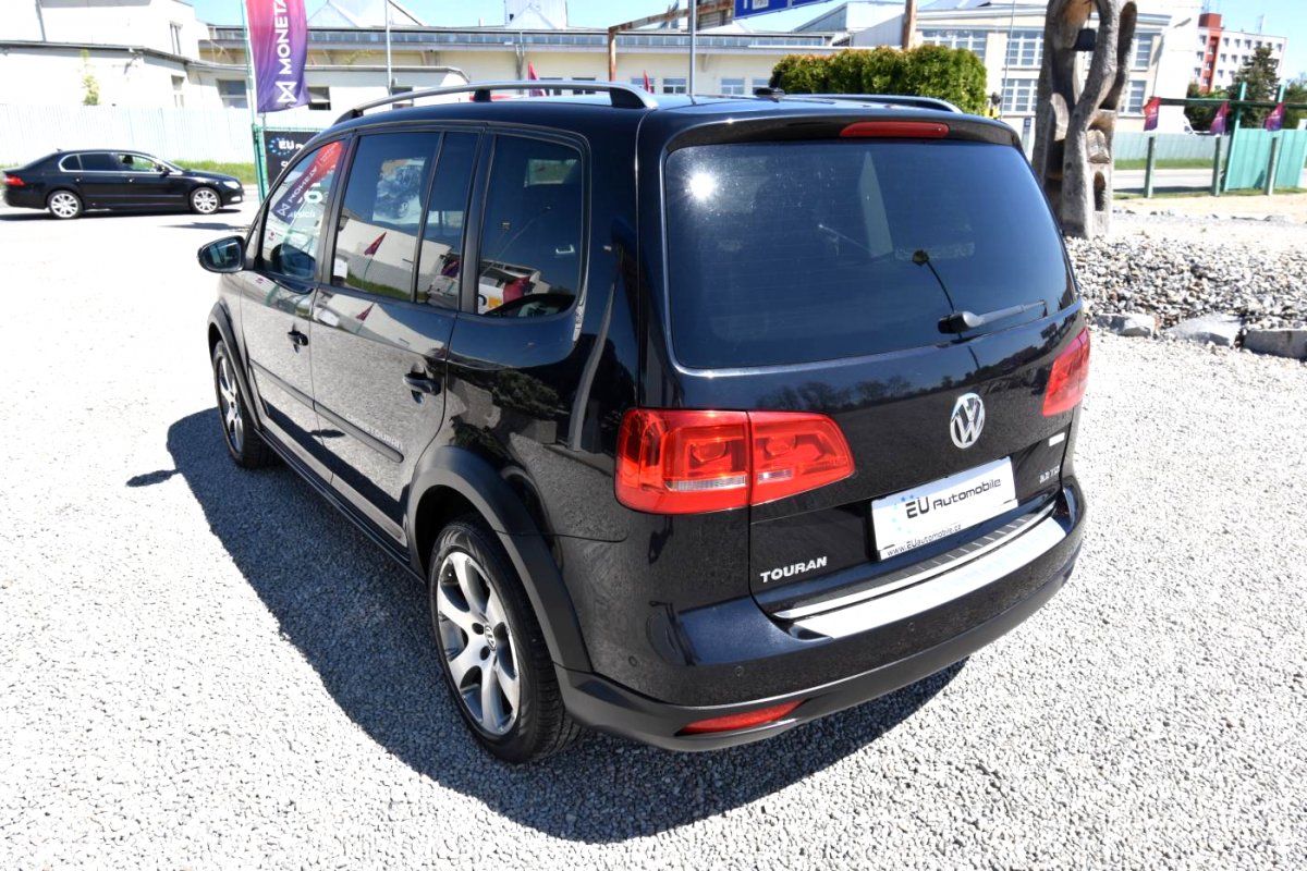 Volkswagen Touran, 2011 - pohled č. 3