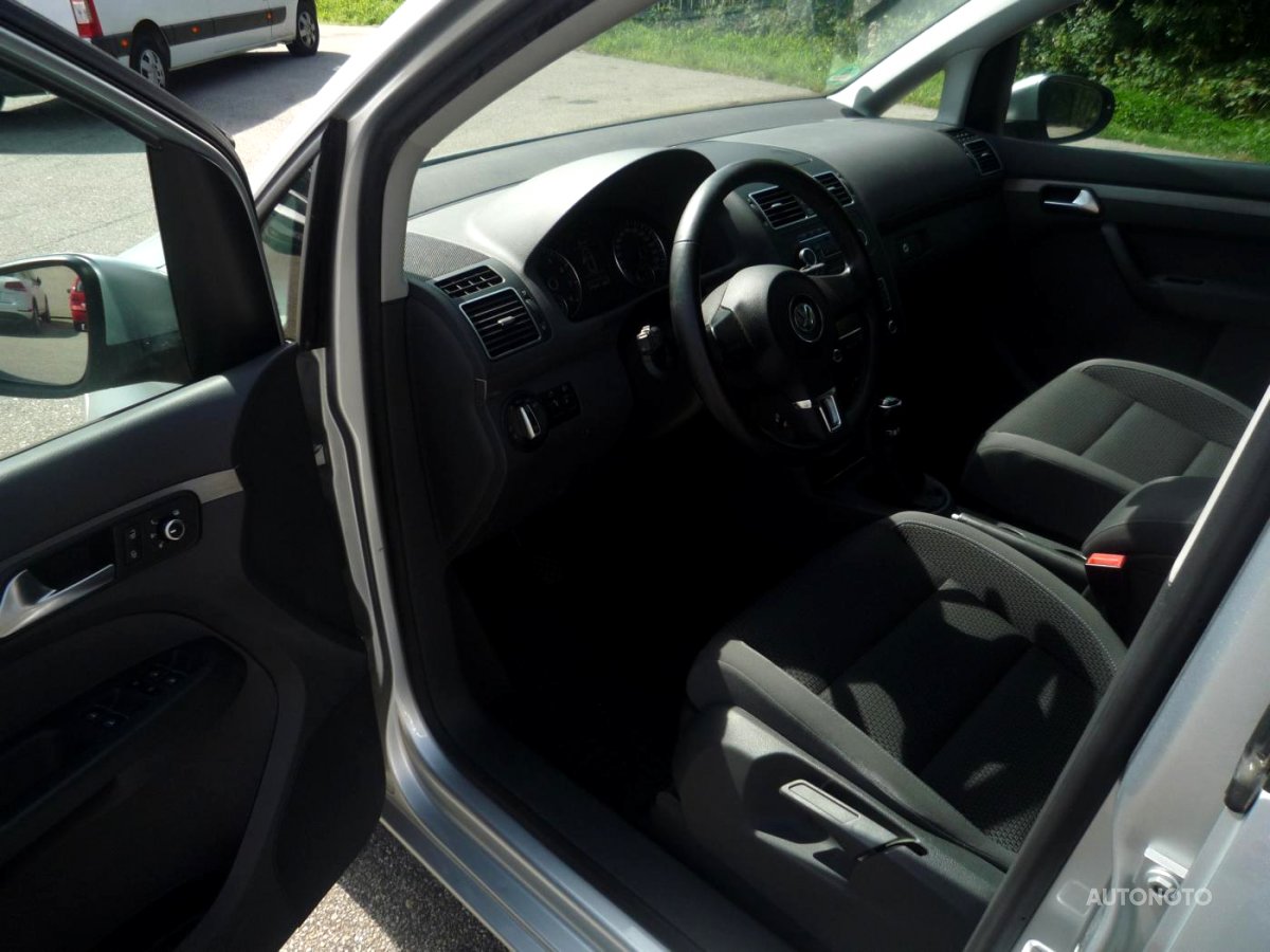 Volkswagen Touran, 2012 - pohled č. 3