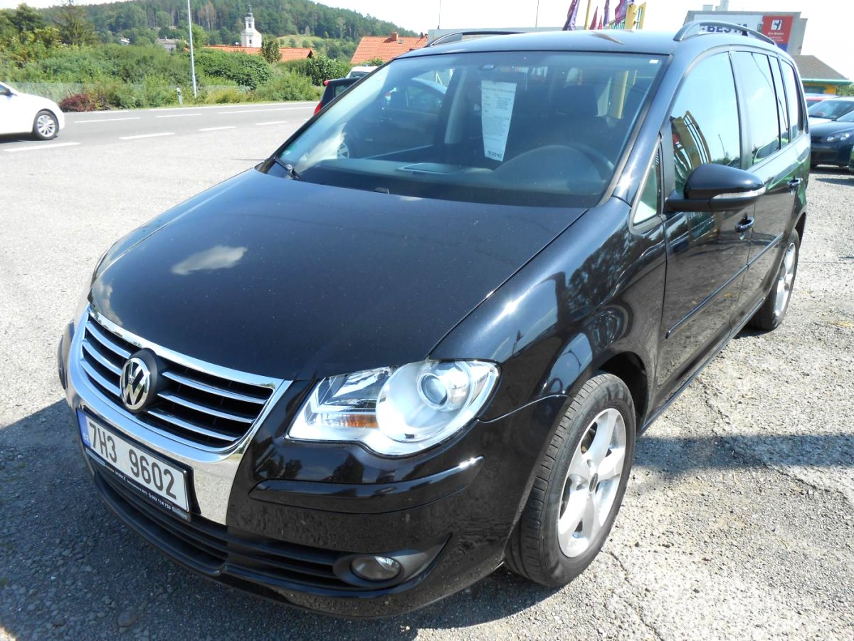 Volkswagen Touran, 2010 - celkový pohled